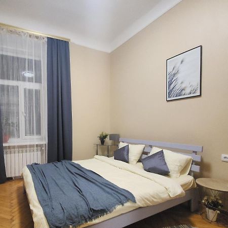 В Центрі М.Чернівці 2 Кімнатна Затишна Квартира. Exterior photo