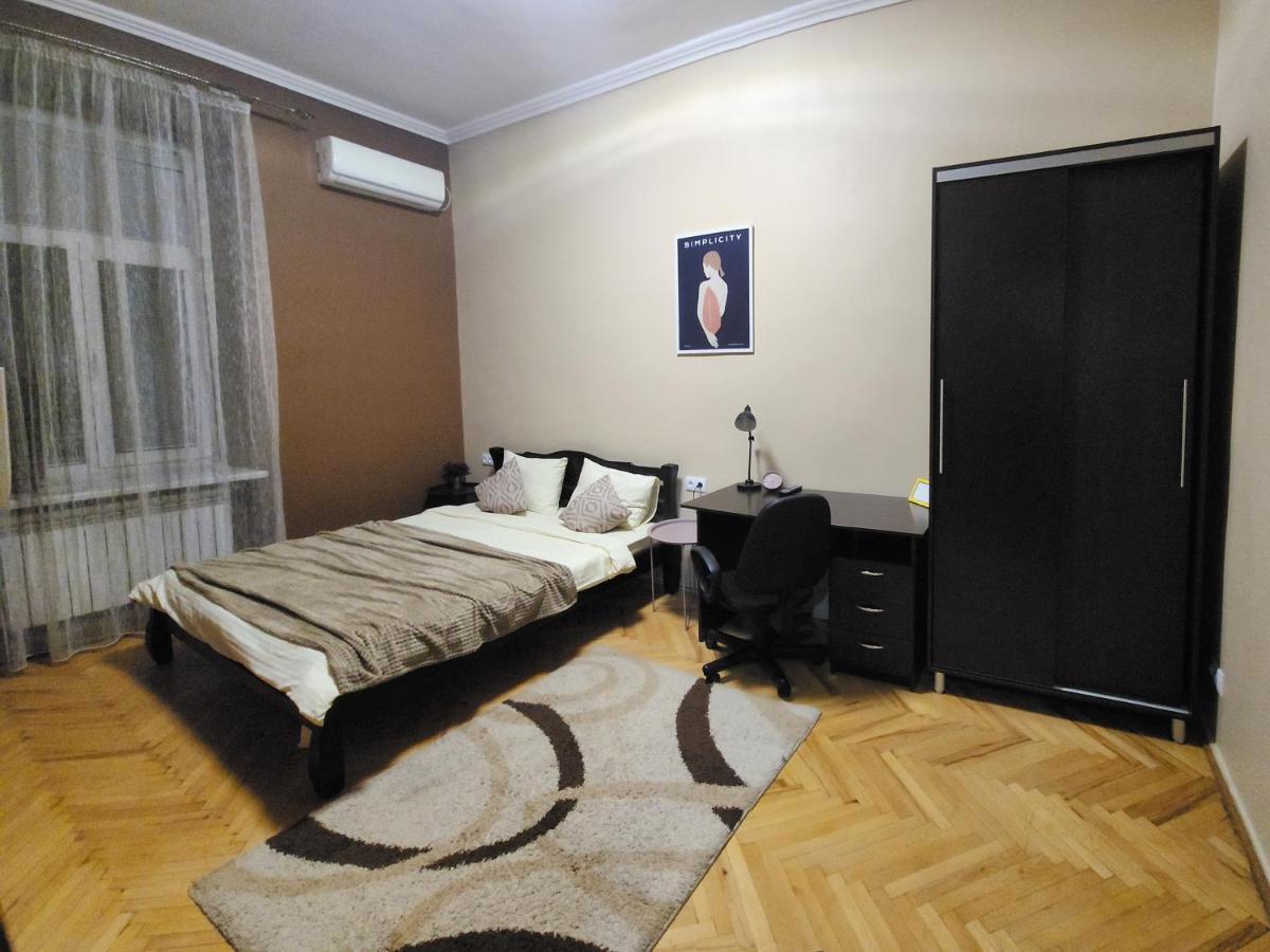 В Центрі М.Чернівці 2 Кімнатна Затишна Квартира. Exterior photo